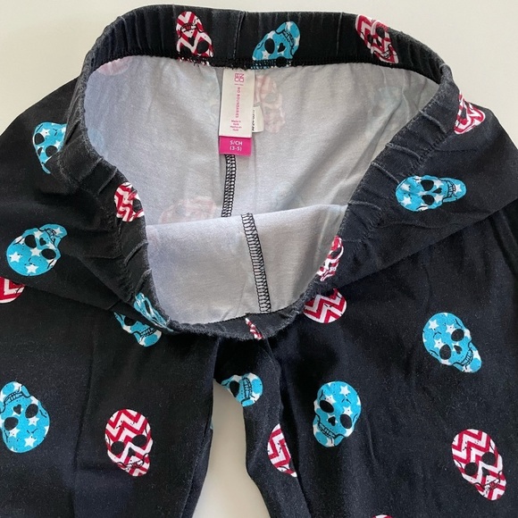 No Boundaries American Skull Black Faded Low Rise Capri Leggings Juniors Small - Picture 5 of 15